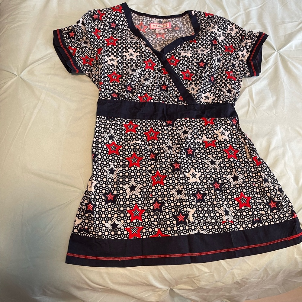 Koi scrub top size xsmall. Star design